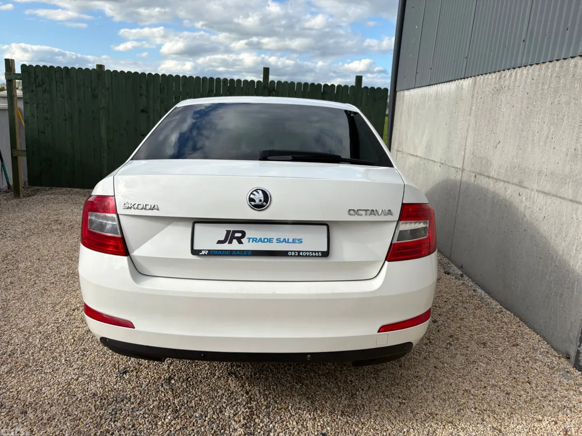 Skoda Octavia Saloon, Diesel, 2016, White