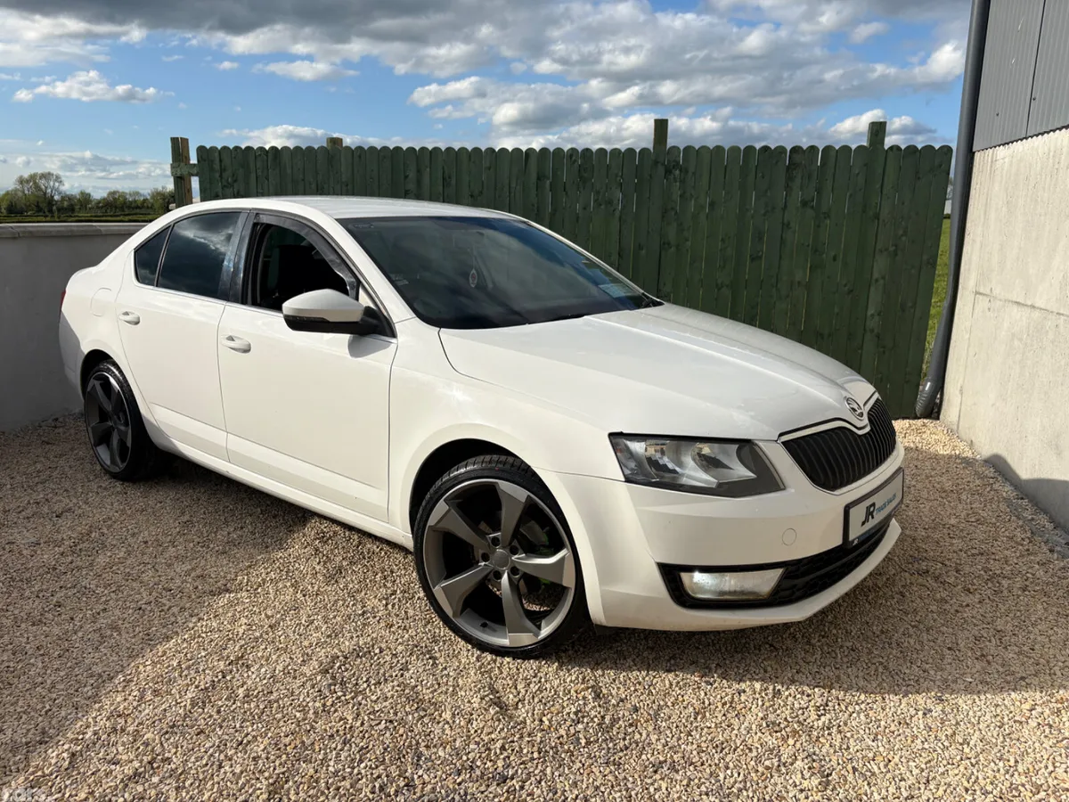 Skoda Octavia Saloon, Diesel, 2016, White