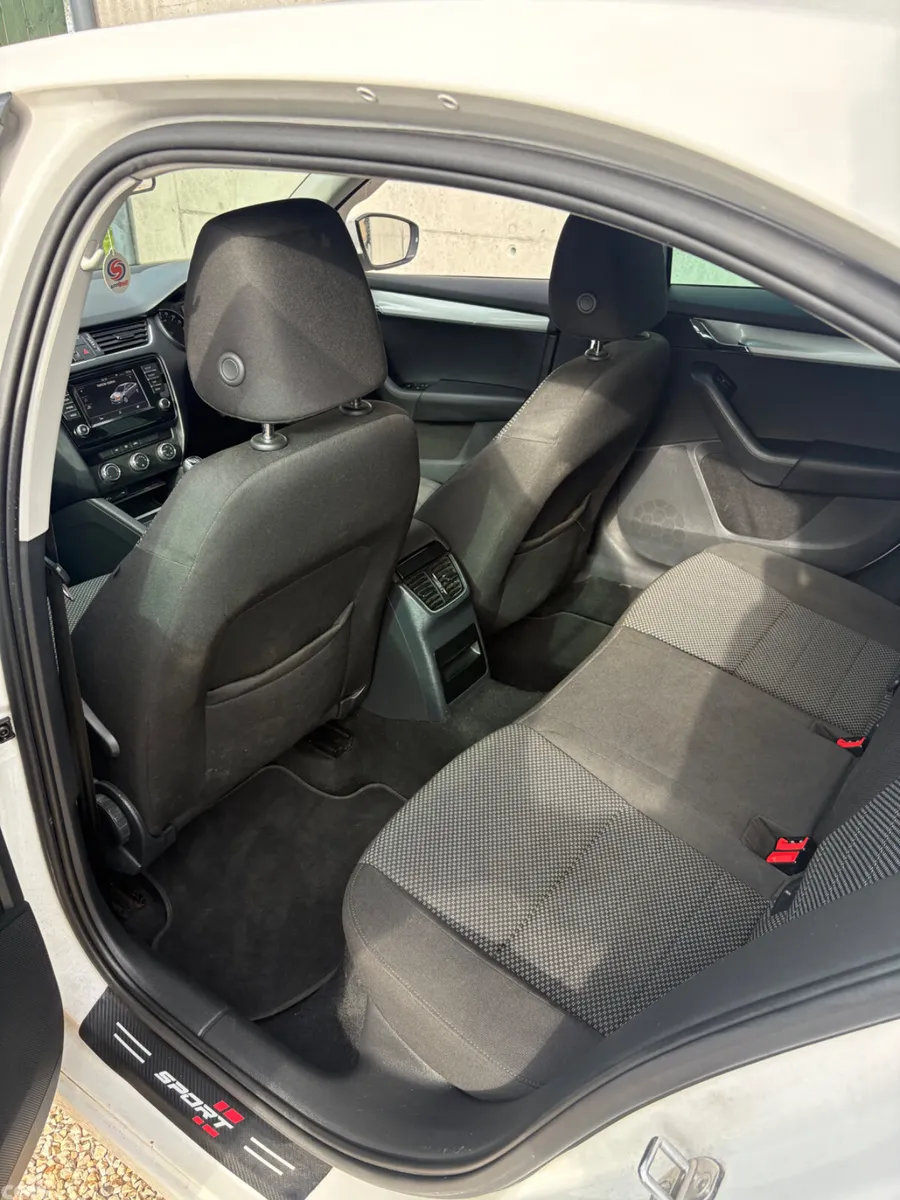 Skoda Octavia Saloon, Diesel, 2016, White
