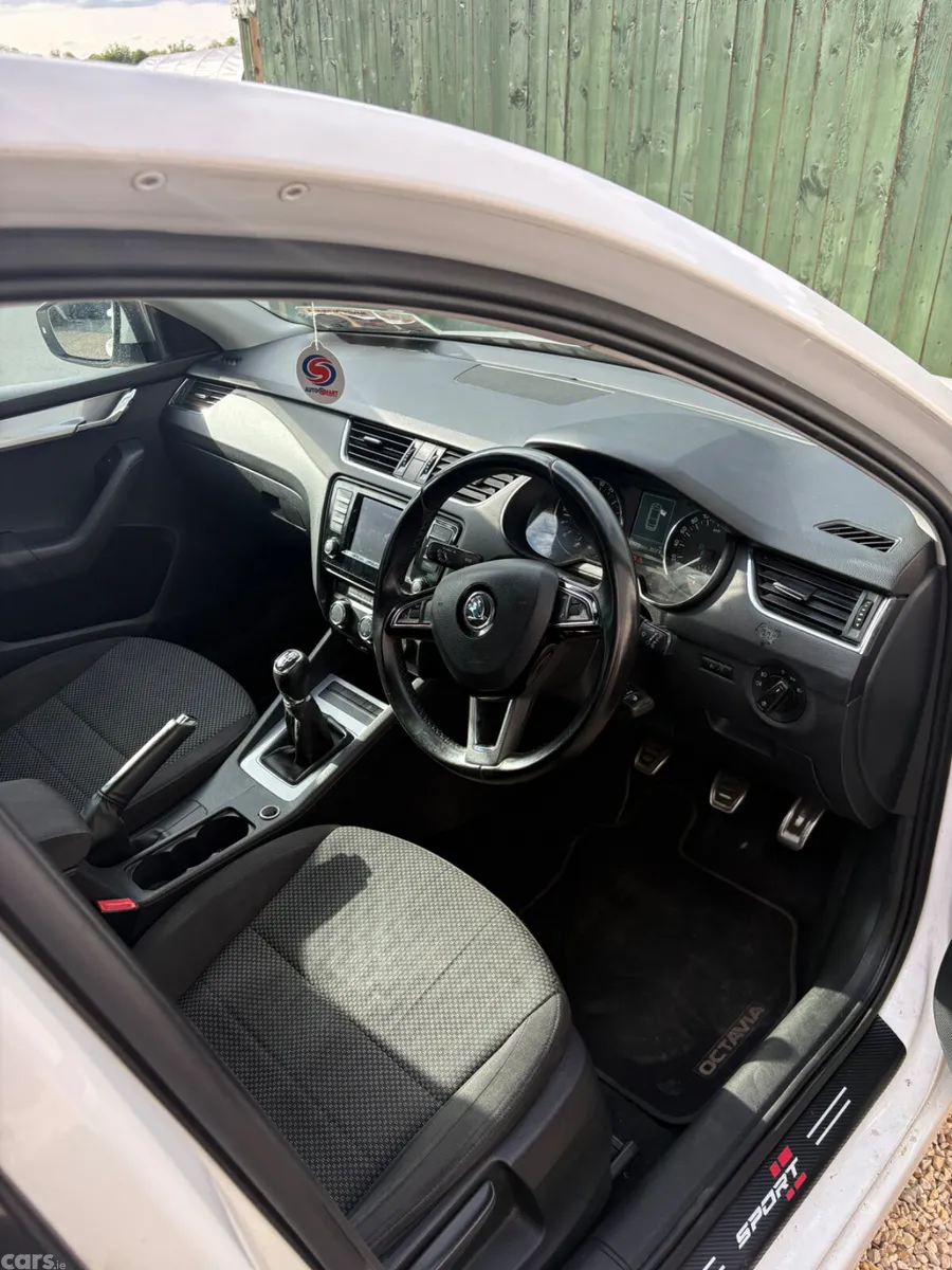 Skoda Octavia Saloon, Diesel, 2016, White