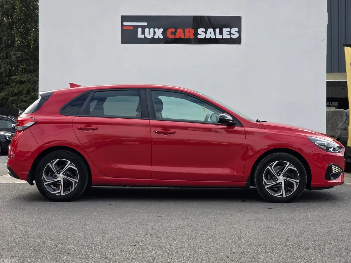 Hyundai i30 Hatchback, Diesel, 2022, Red