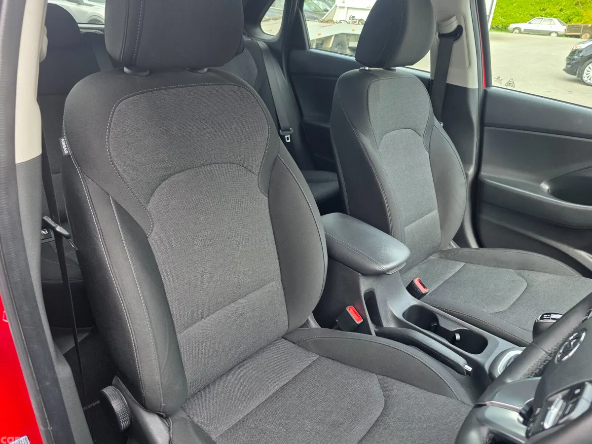 Hyundai i30 Hatchback, Diesel, 2022, Red
