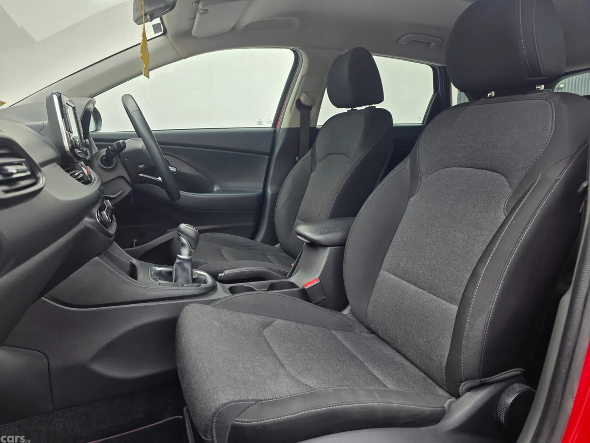 Hyundai i30 Hatchback, Diesel, 2022, Red