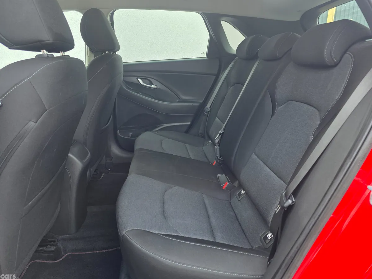 Hyundai i30 Hatchback, Diesel, 2022, Red