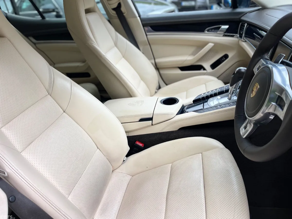Porsche Panamera Hatchback, Petrol Plug-in Hybrid, 2015, Blue