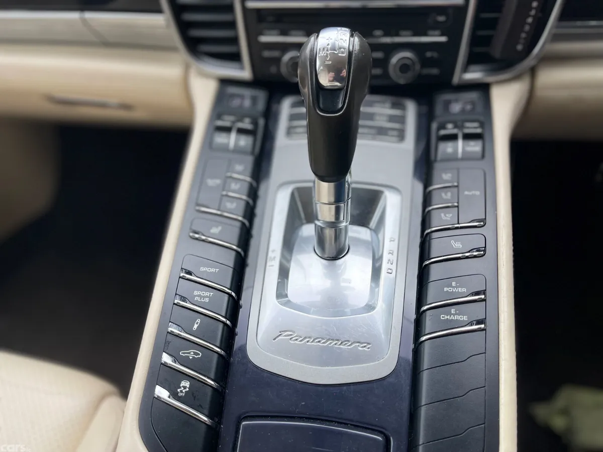 Porsche Panamera Hatchback, Petrol Plug-in Hybrid, 2015, Blue