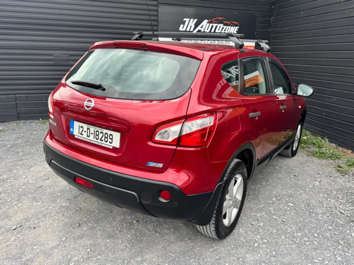 Nissan Qashqai SUV, Diesel, 2012, Red