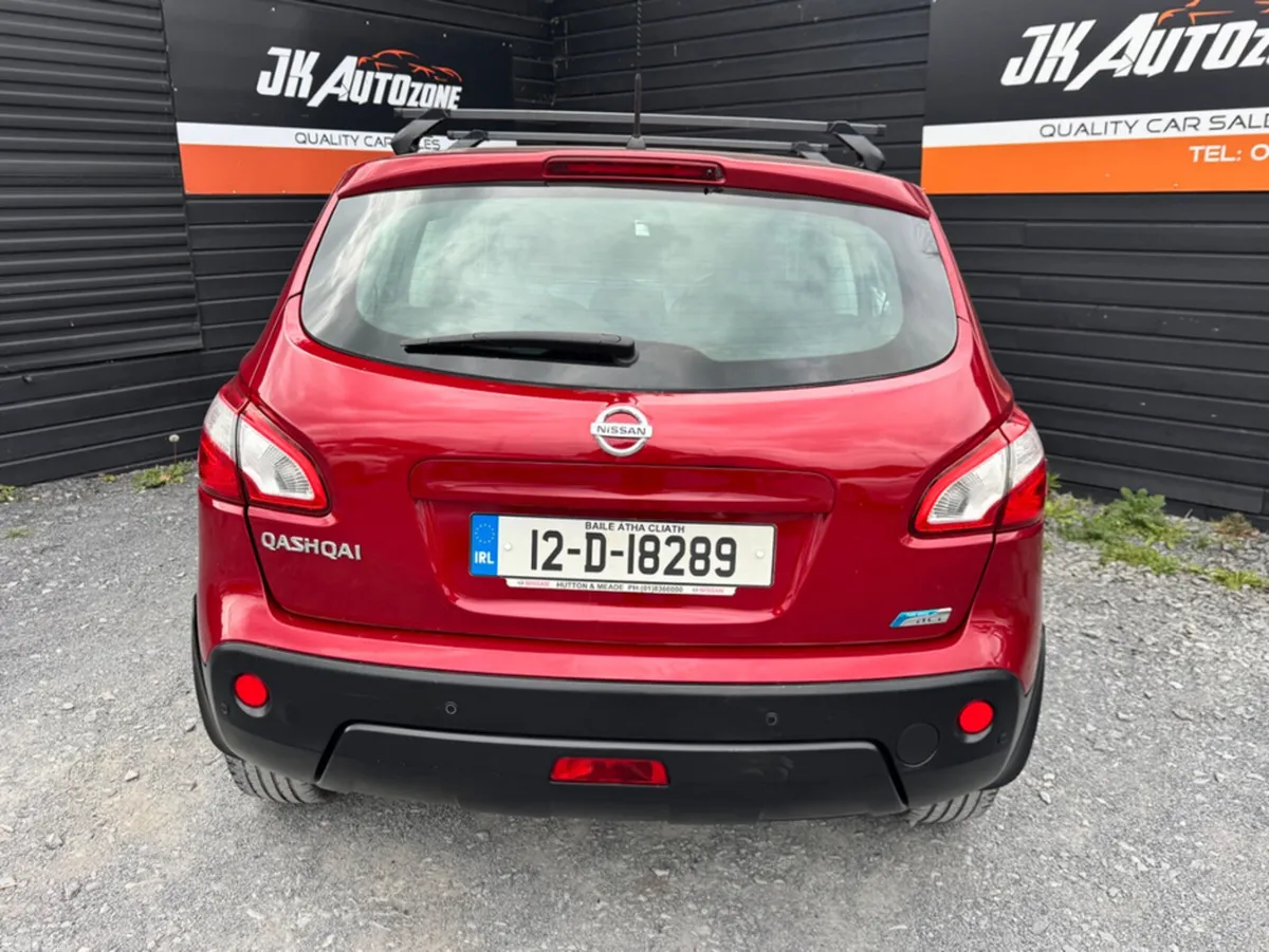 Nissan Qashqai SUV, Diesel, 2012, Red