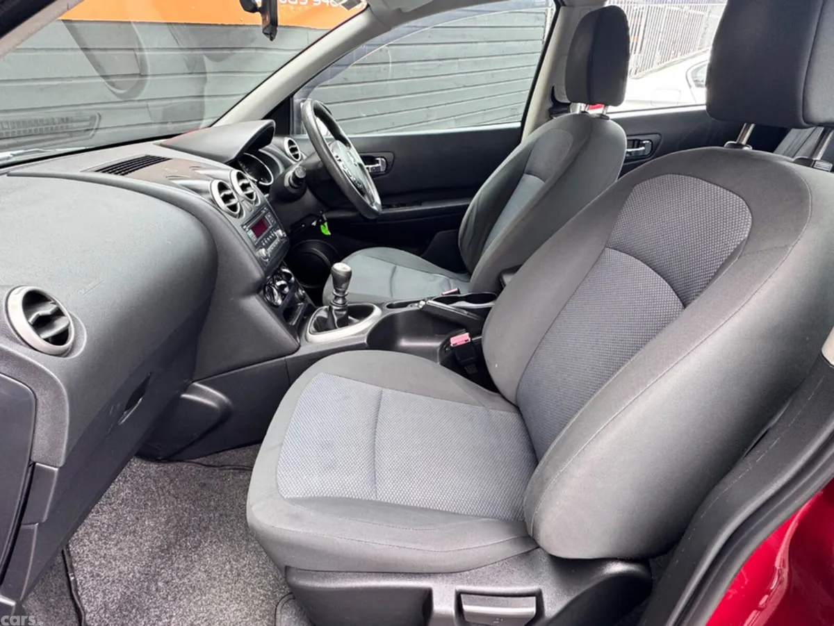 Nissan Qashqai SUV, Diesel, 2012, Red