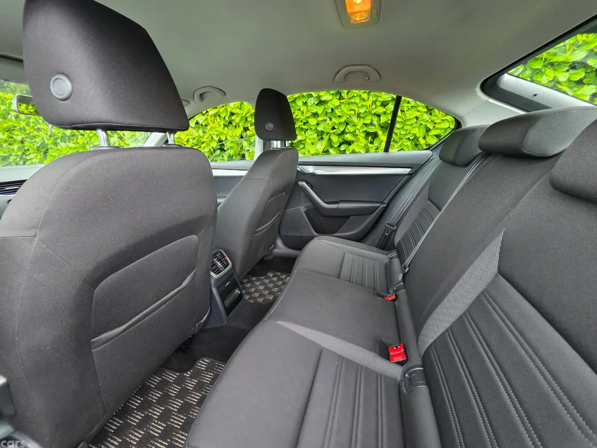 Skoda Octavia Saloon, Diesel, 2018, Grey