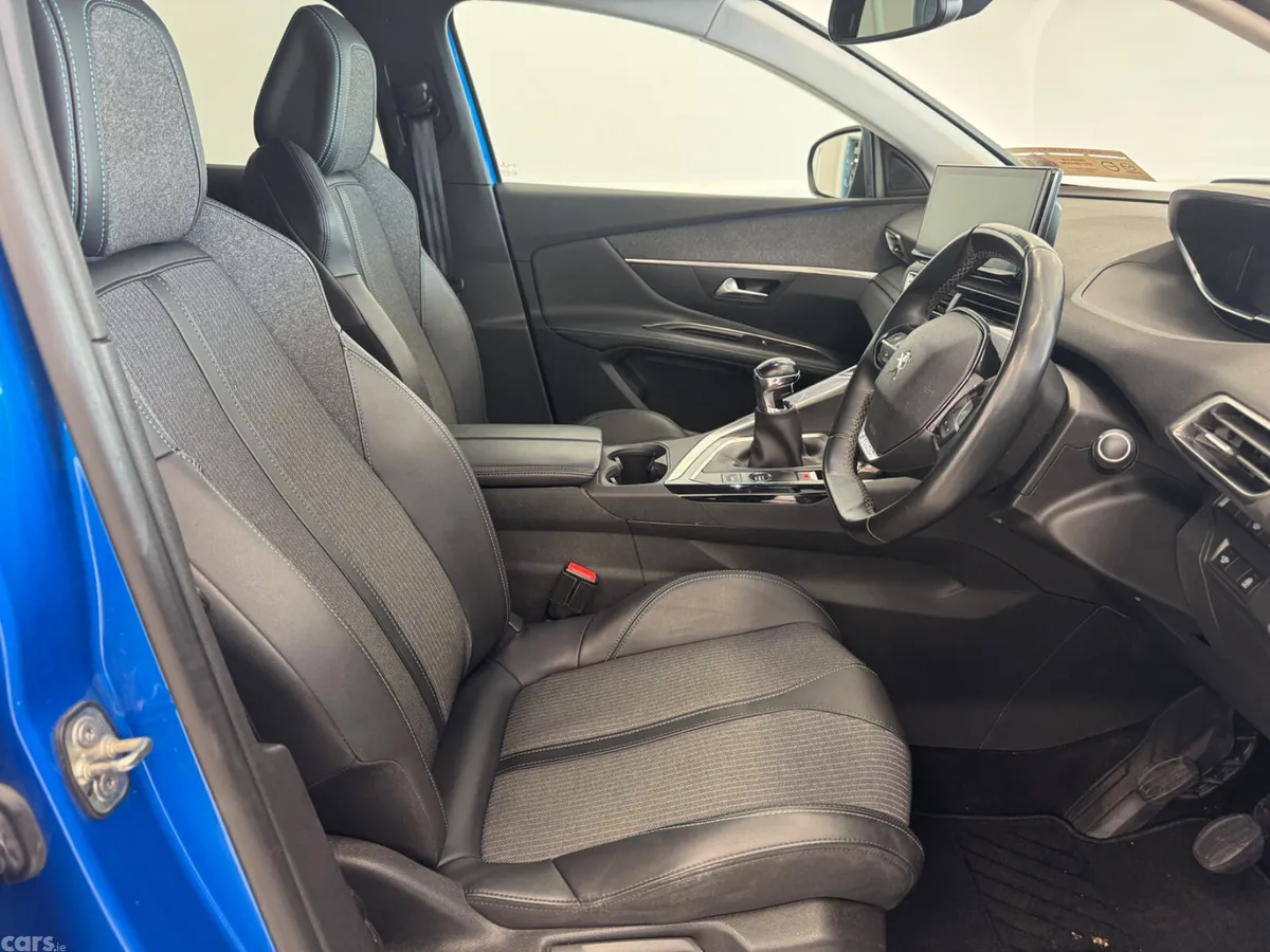 Peugeot 3008 MPV, Diesel, 2022, Blue