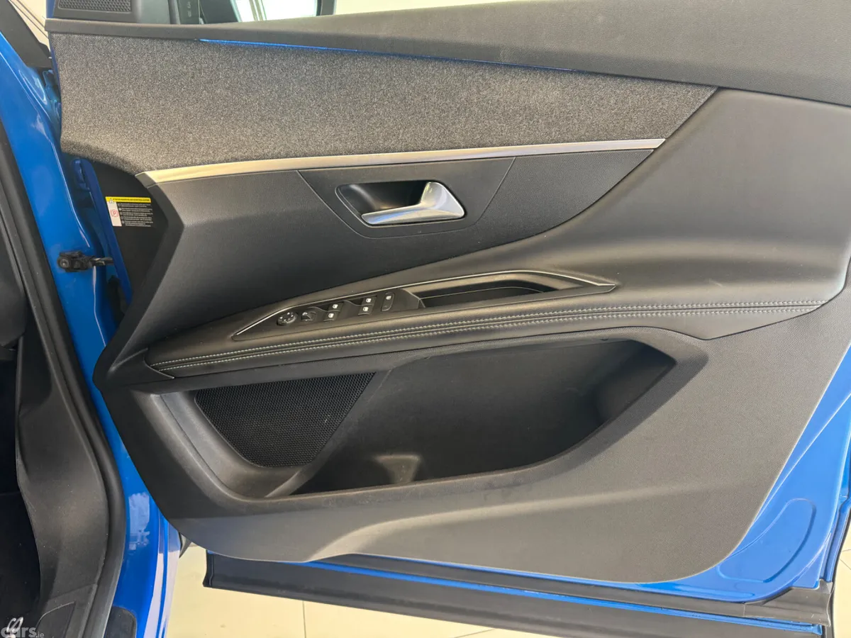 Peugeot 3008 MPV, Diesel, 2022, Blue
