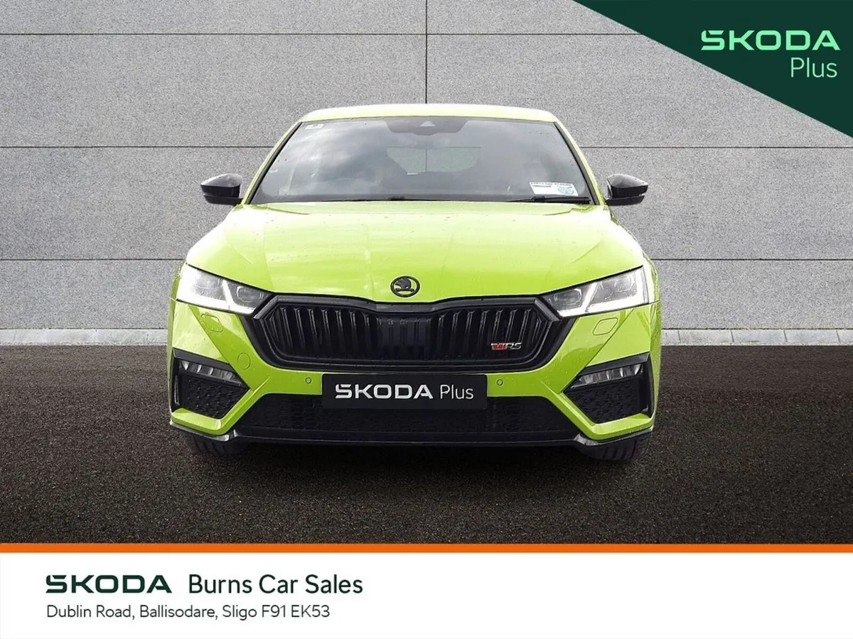 Skoda Octavia Saloon, Diesel, 2024, Green