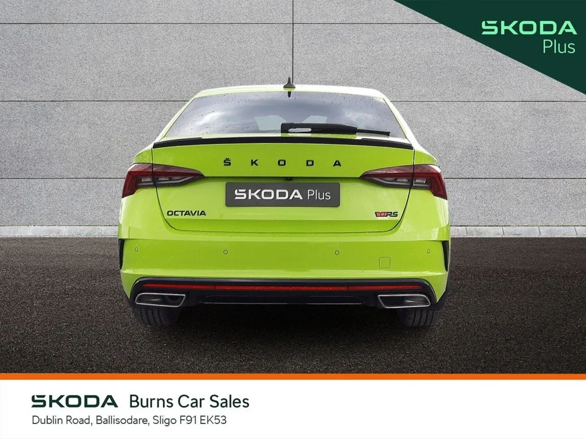 Skoda Octavia Saloon, Diesel, 2024, Green