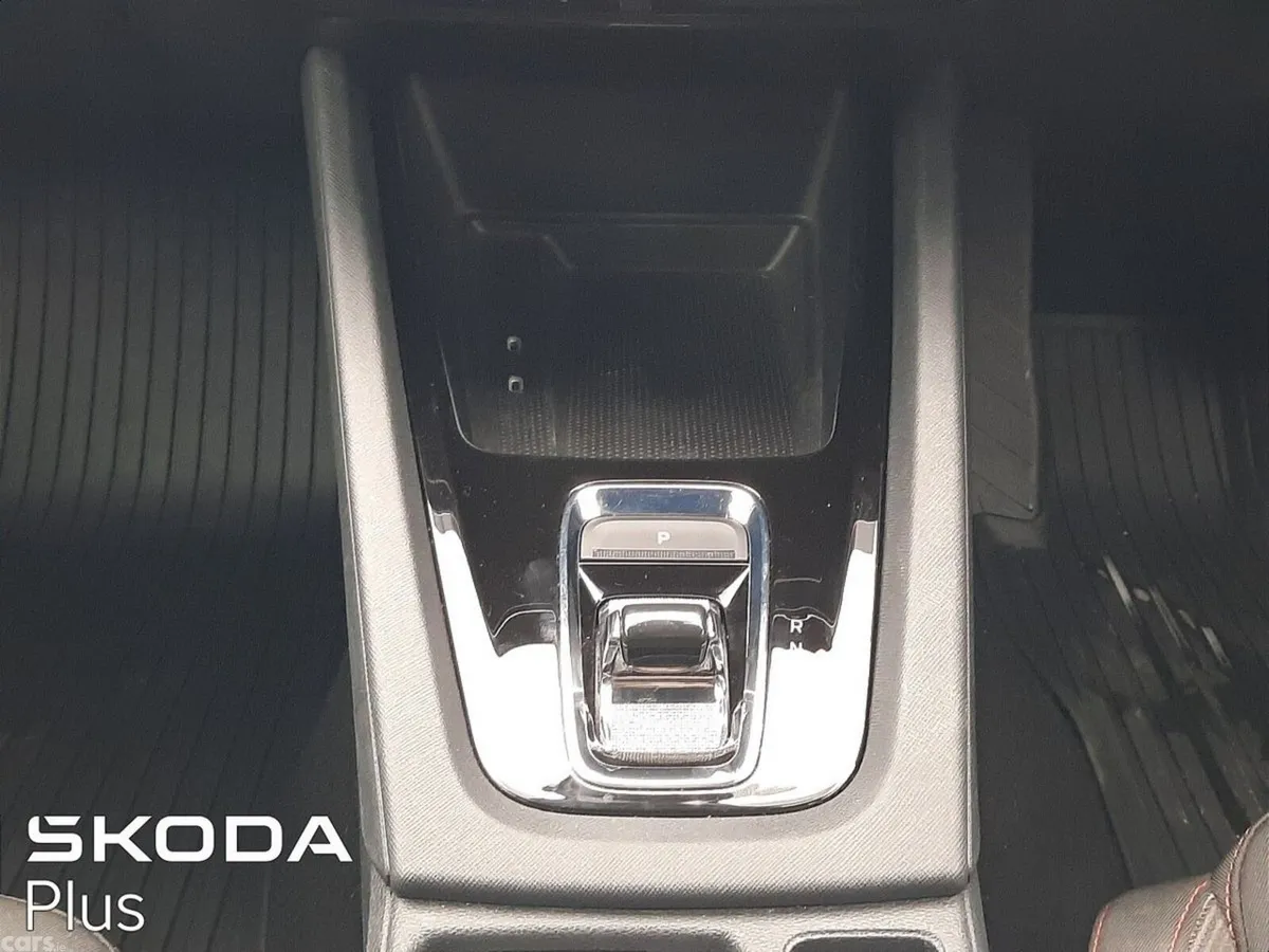 Skoda Octavia Saloon, Diesel, 2024, Green