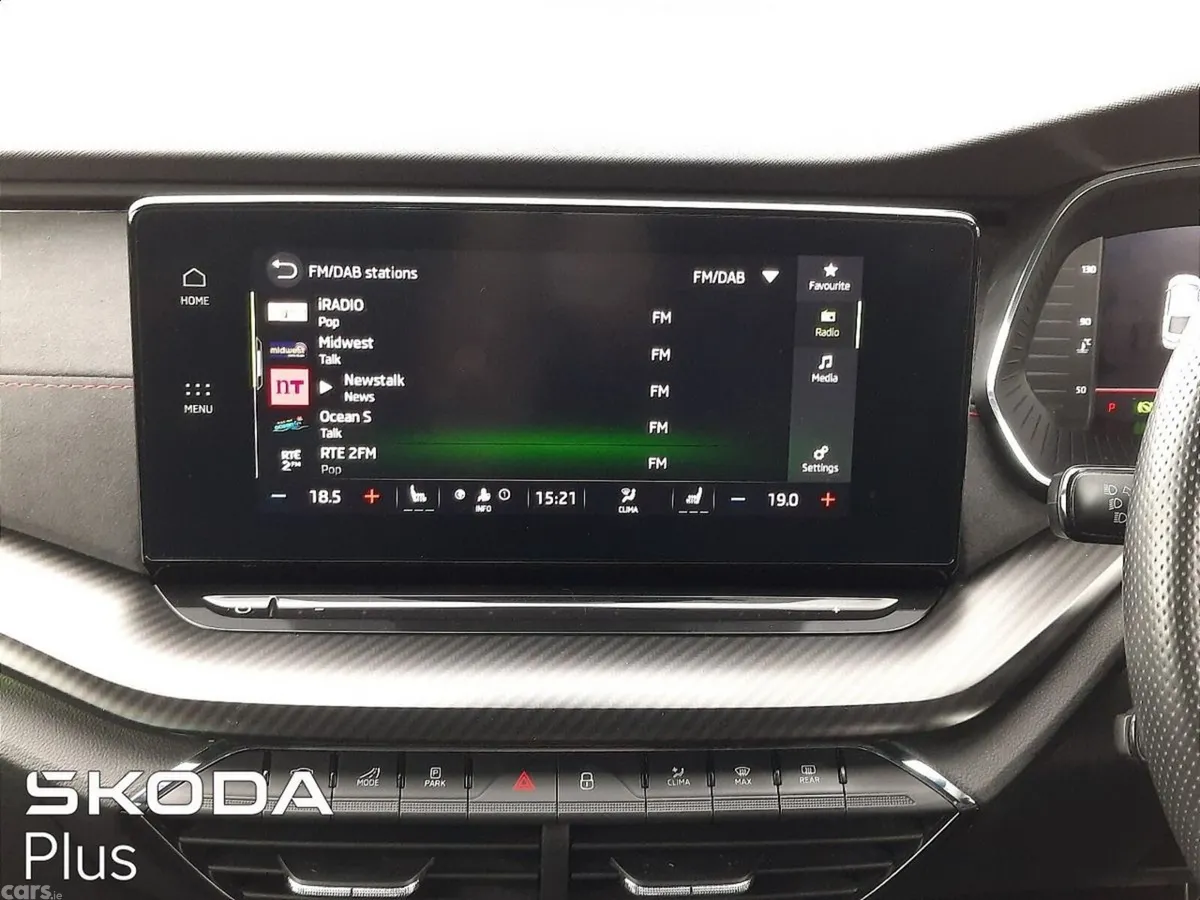 Skoda Octavia Saloon, Diesel, 2024, Green