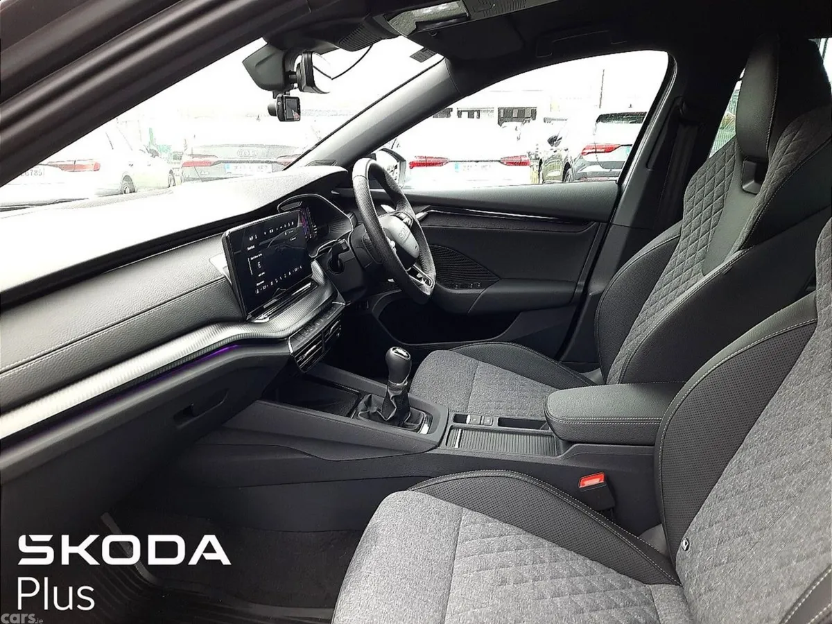 Skoda Octavia Saloon, Diesel, 2026, Grey