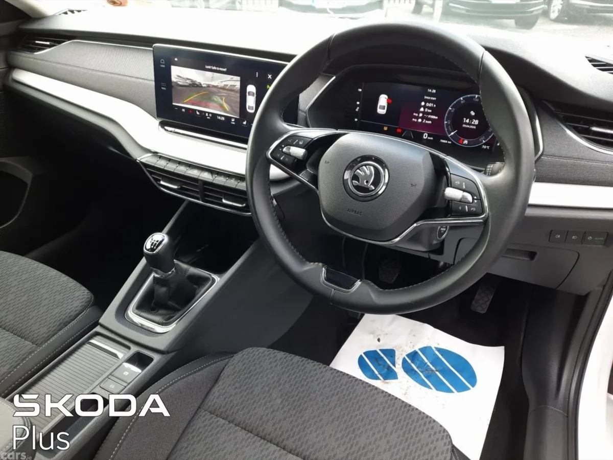 Skoda Octavia Saloon, Petrol, 2023, White