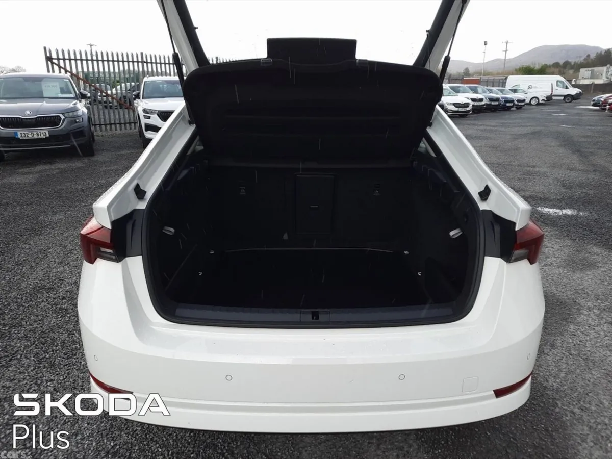 Skoda Octavia Saloon, Petrol, 2023, White