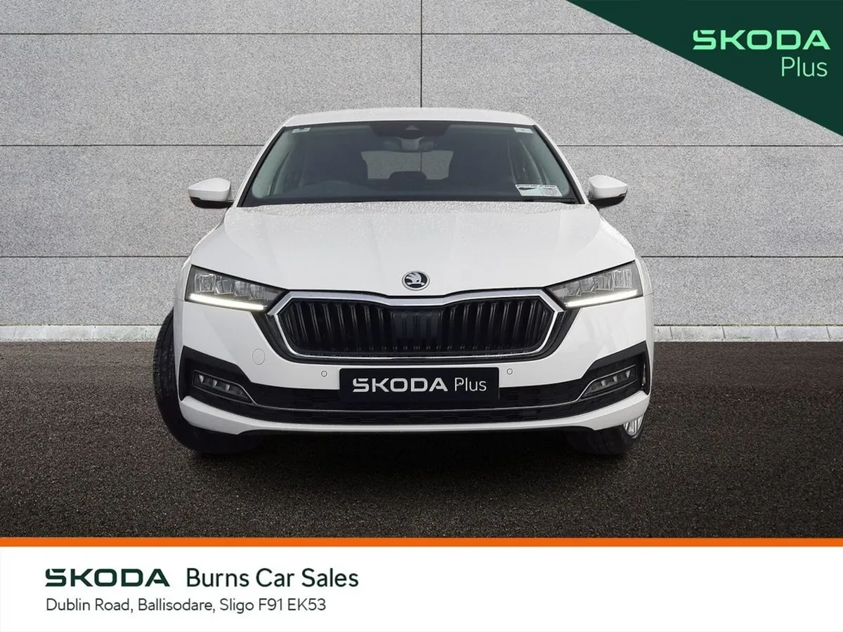 Skoda Octavia Saloon, Petrol, 2023, White