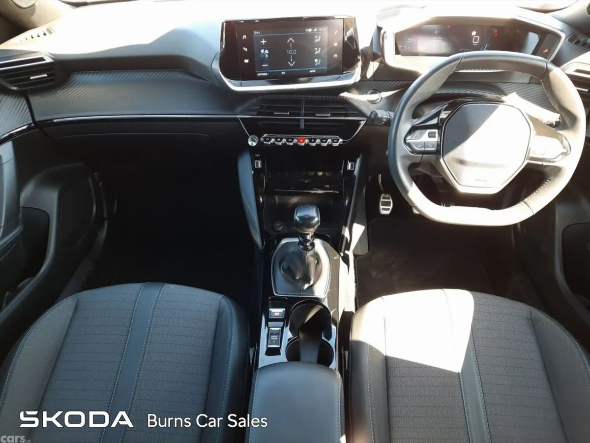 Peugeot 2008 MPV, Petrol, 2023, White