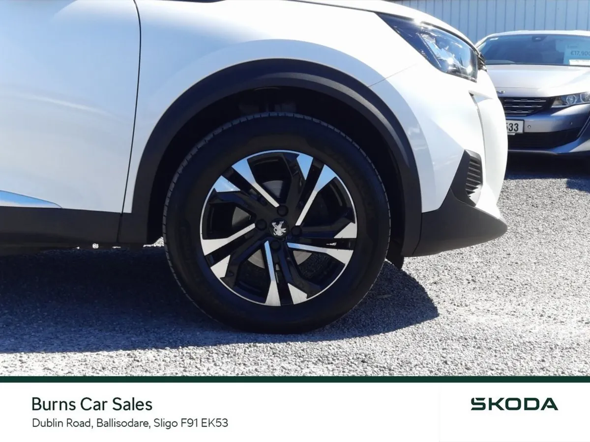 Peugeot 2008 MPV, Petrol, 2023, White