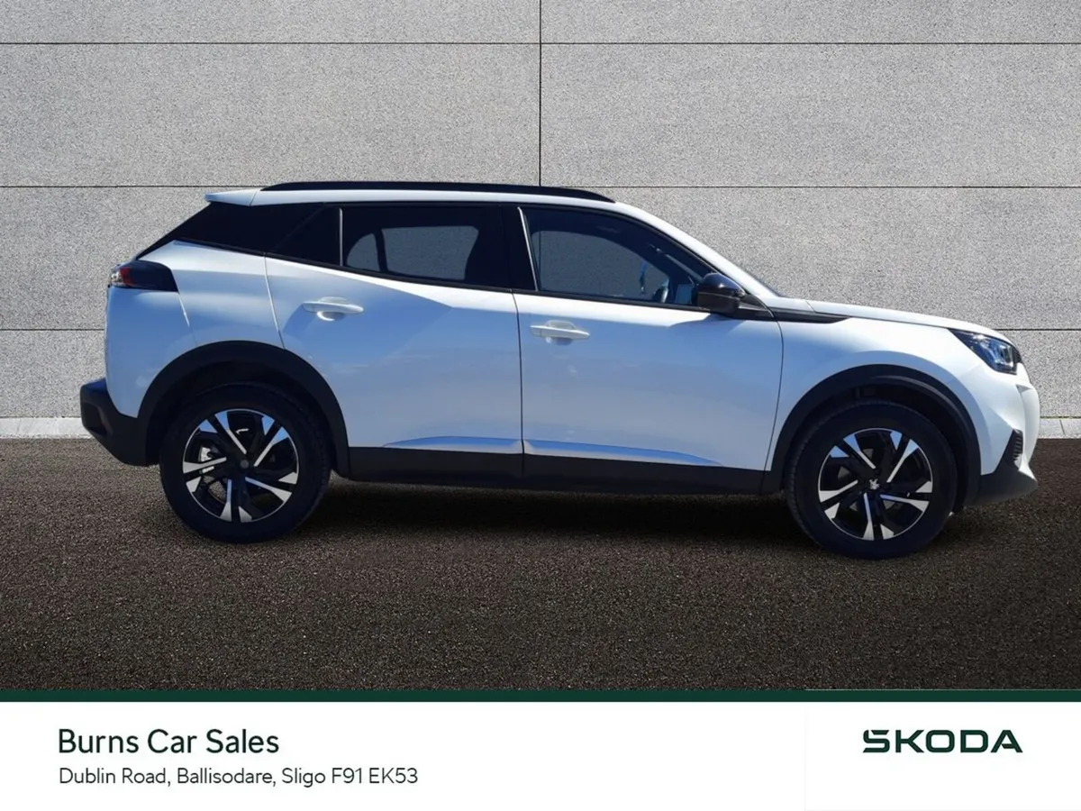 Peugeot 2008 MPV, Petrol, 2023, White