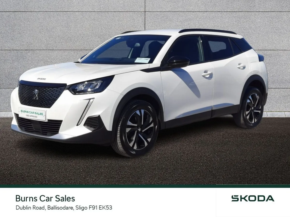 Peugeot 2008 MPV, Petrol, 2023, White