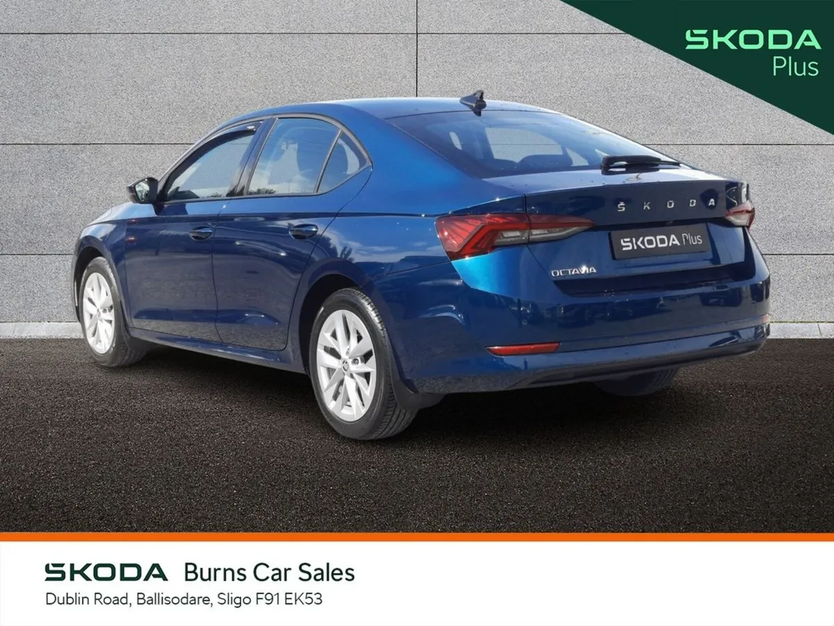 Skoda Octavia Saloon, Petrol, 2024, Blue