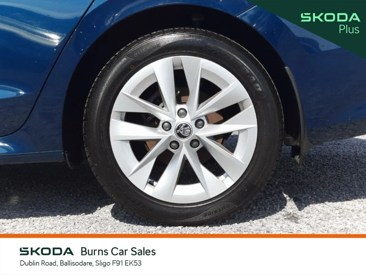 Skoda Octavia Saloon, Petrol, 2024, Blue