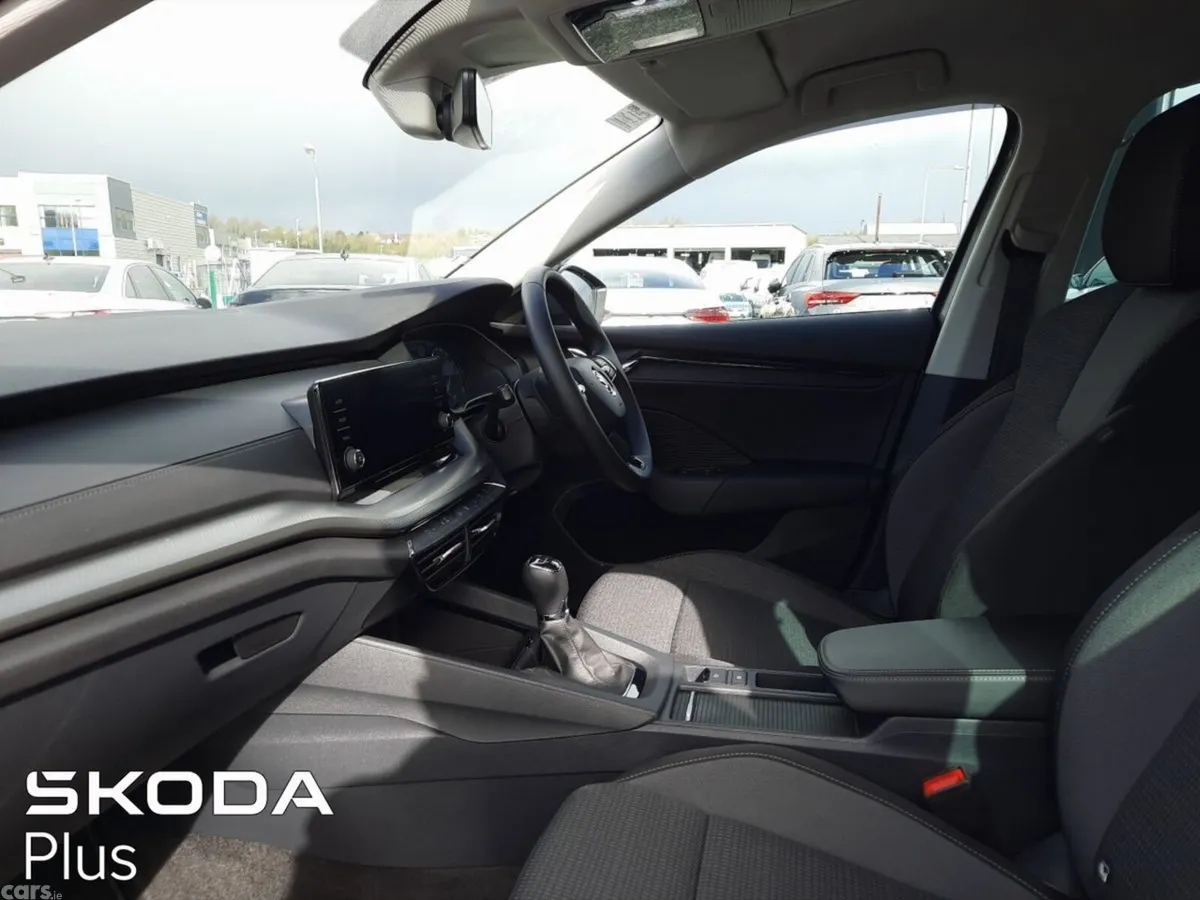 Skoda Octavia Saloon, Petrol, 2024, Grey