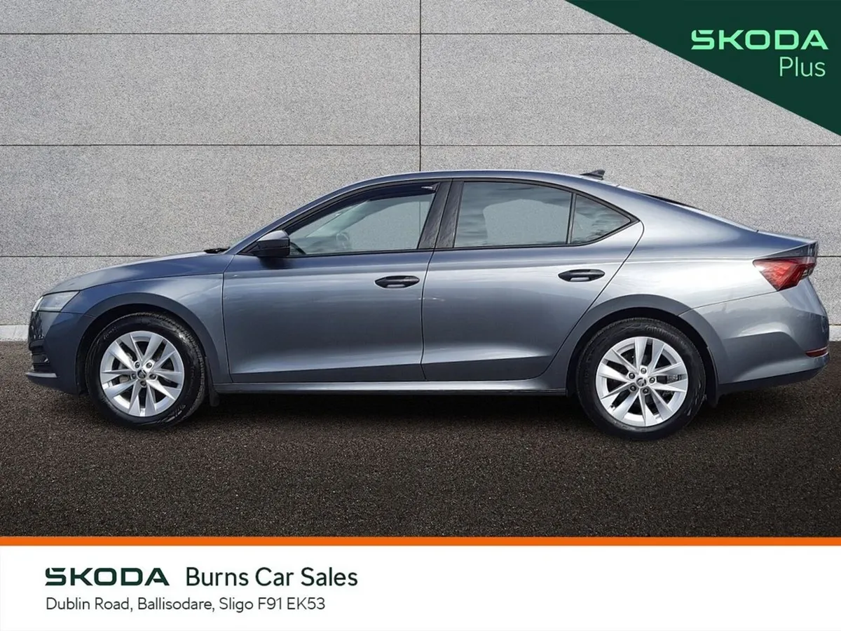 Skoda Octavia Saloon, Petrol, 2024, Grey