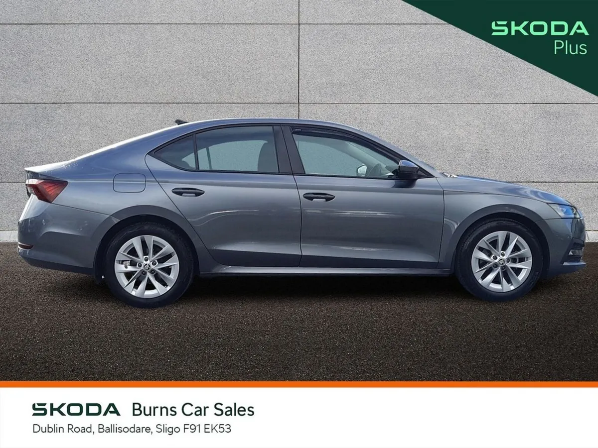 Skoda Octavia Saloon, Petrol, 2024, Grey