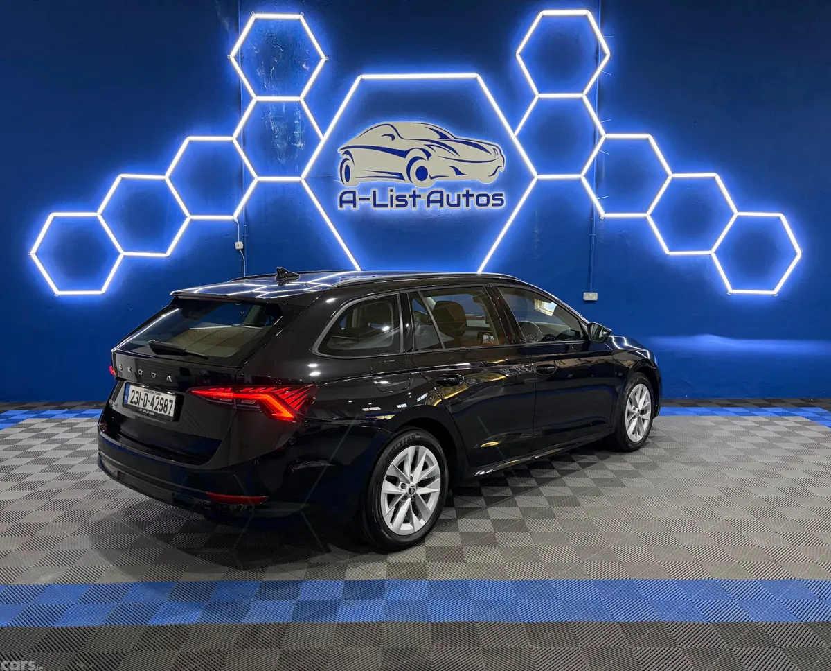 Skoda Octavia Estate, Diesel, 2023, Black