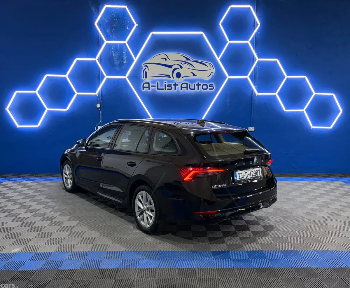 Skoda Octavia Estate, Diesel, 2023, Black