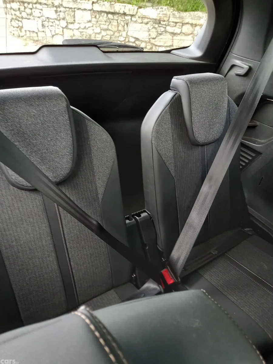 Peugeot 5008 MPV, Diesel, 2019, Black