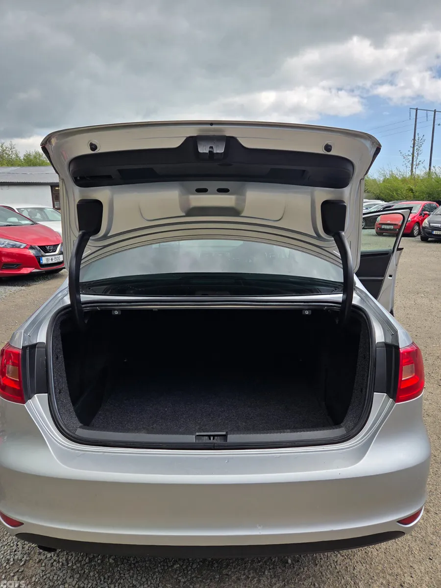 Volkswagen Jetta Saloon, Diesel, 2014, Silver
