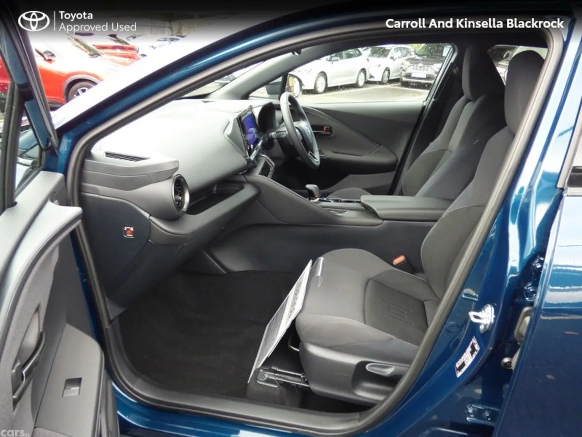 Toyota C-HR SUV, Petrol Hybrid, 2025, Blue