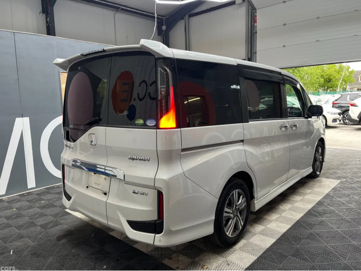 Honda Stepwagon MPV, Petrol Hybrid, 2020, White
