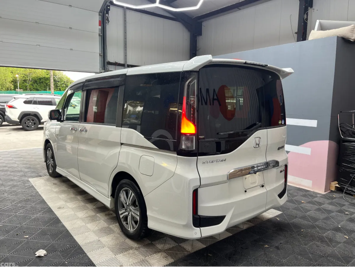 Honda Stepwagon MPV, Petrol Hybrid, 2020, White