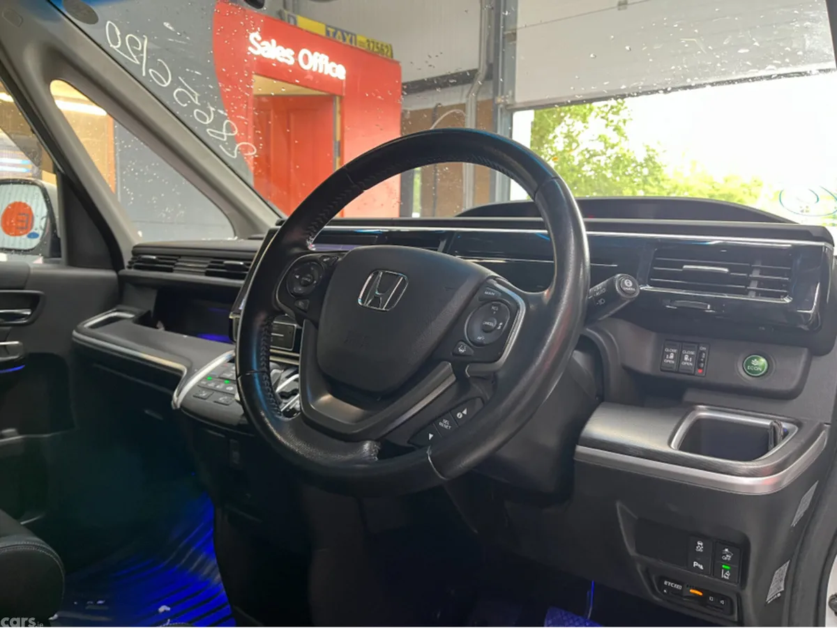 Honda Stepwagon MPV, Petrol Hybrid, 2020, White