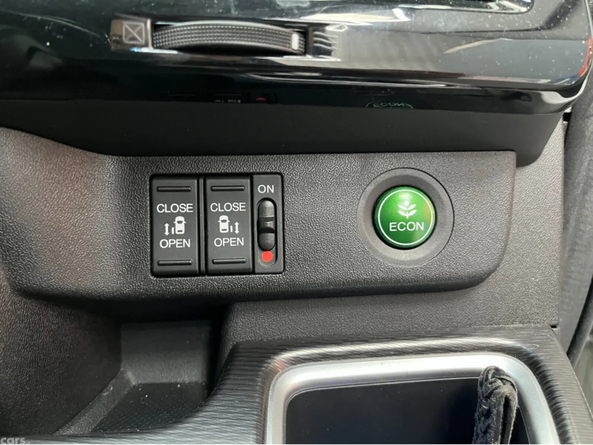 Honda Stepwagon MPV, Petrol Hybrid, 2020, White