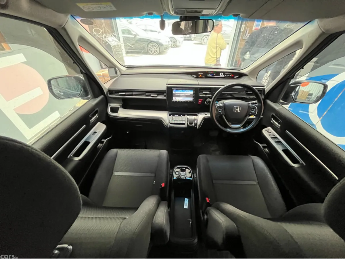 Honda Stepwagon MPV, Petrol Hybrid, 2020, Blue
