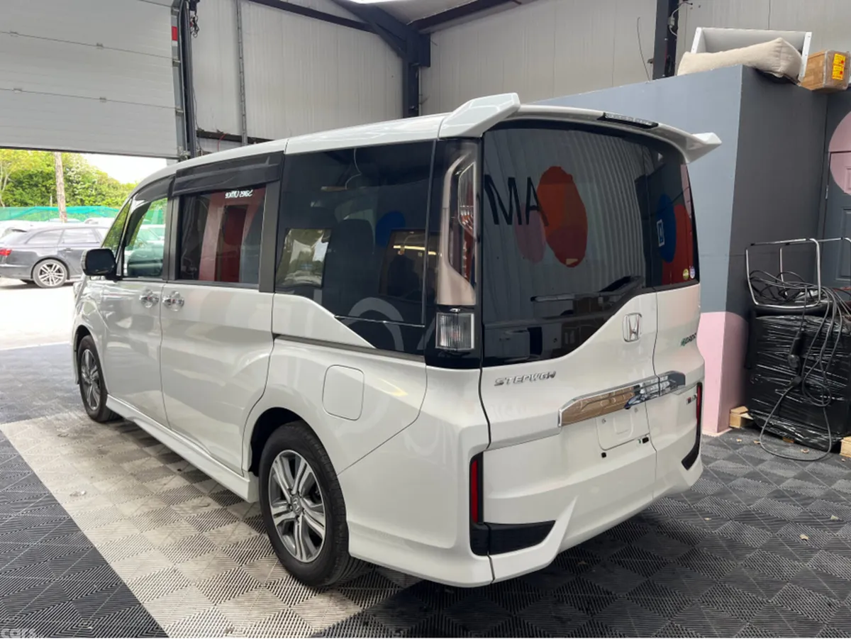 Honda Stepwagon MPV, Petrol Hybrid, 2020, White