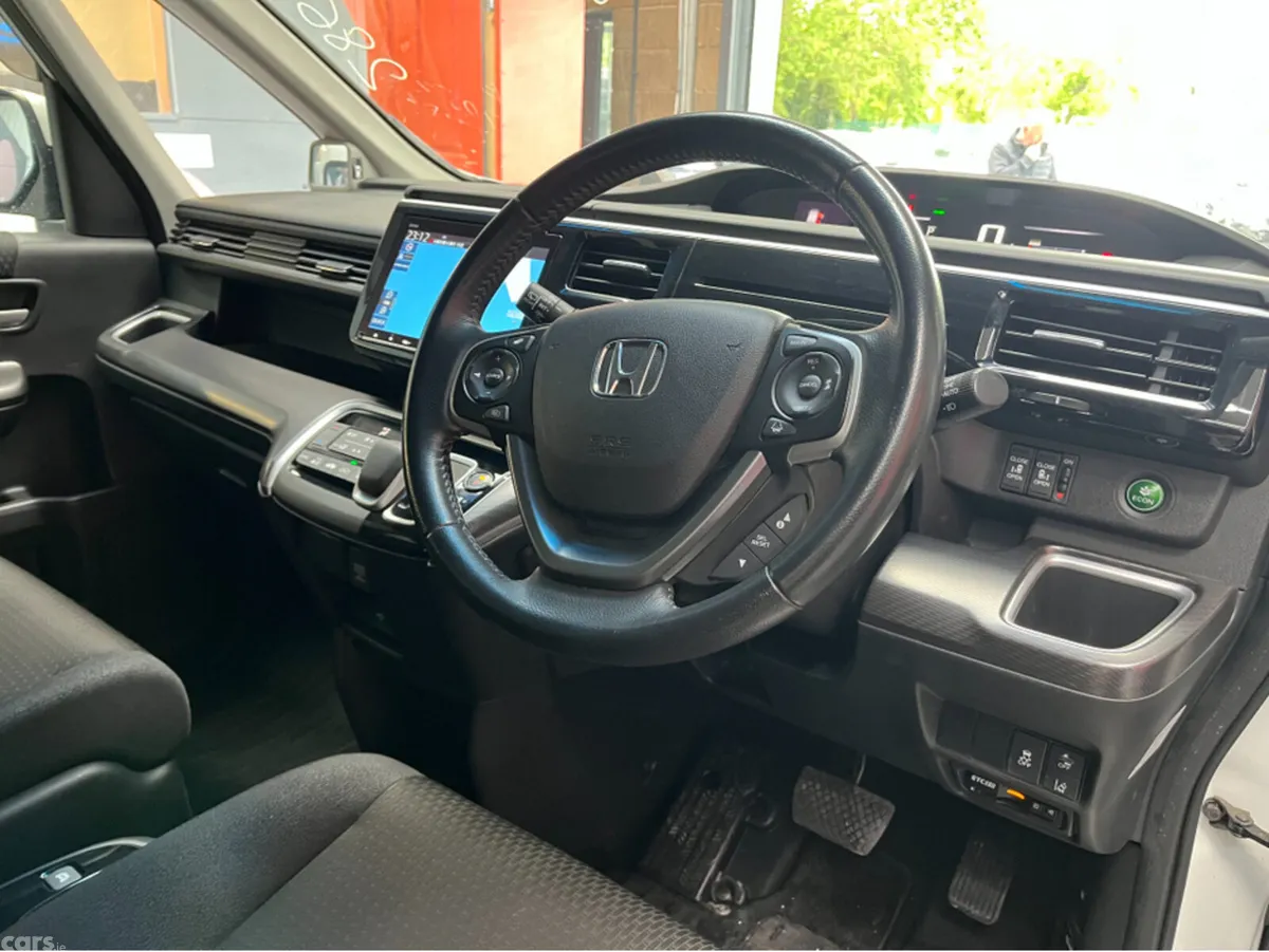 Honda Stepwagon MPV, Petrol Hybrid, 2020, White