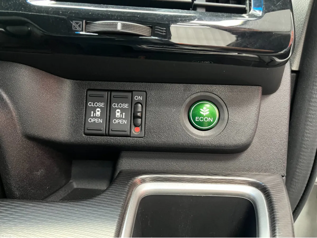 Honda Stepwagon MPV, Petrol Hybrid, 2020, White