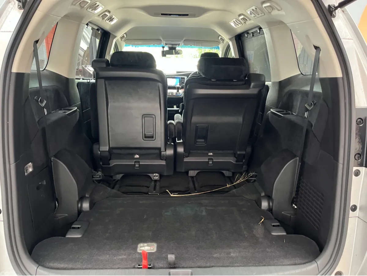 Honda Odyssey MPV, Petrol Hybrid, 2018, Silver