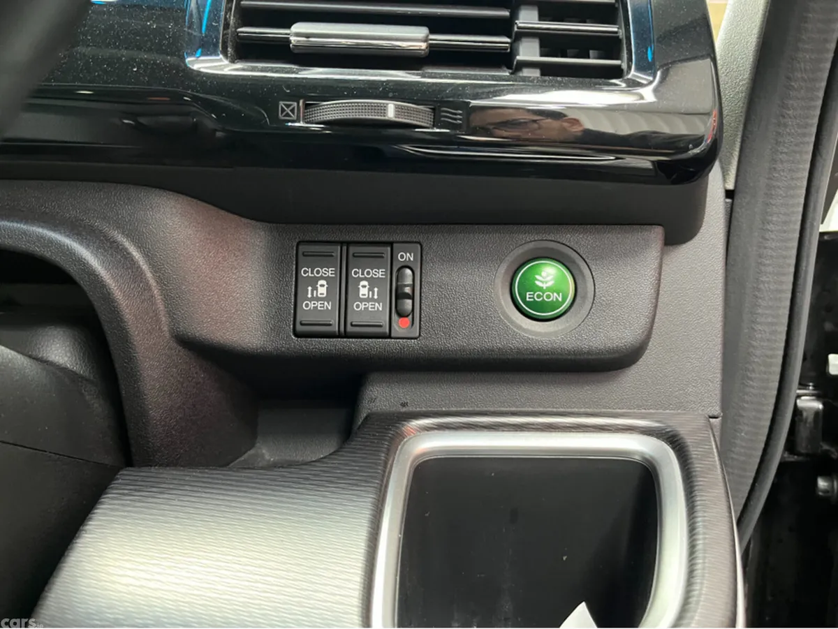 Honda Stepwagon MPV, Petrol Hybrid, 2019, Black