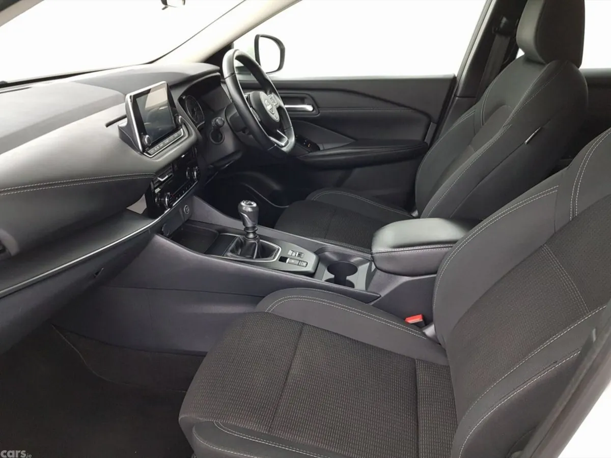 Nissan Qashqai MPV, Petrol Hybrid, 2023, White