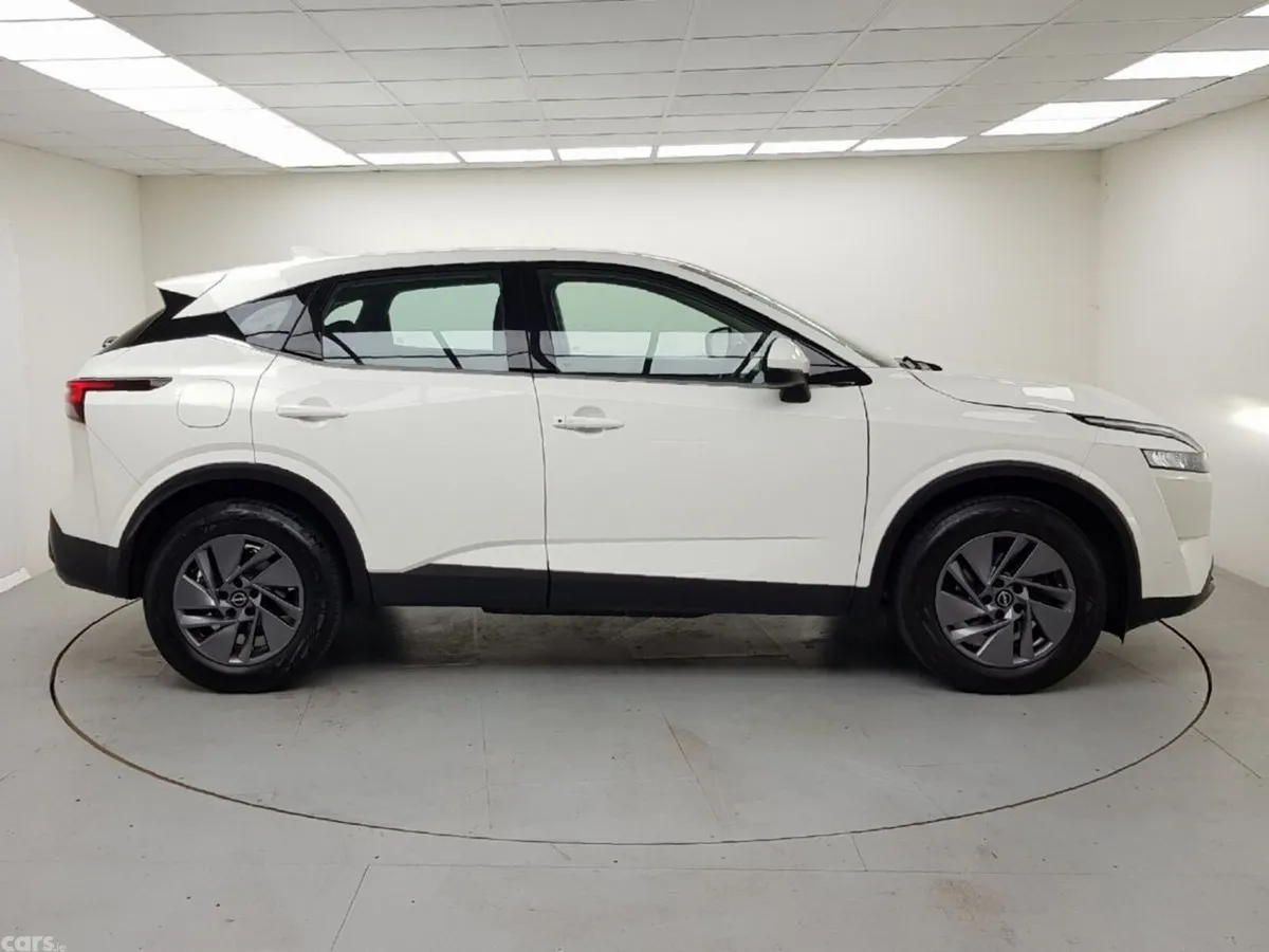 Nissan Qashqai MPV, Petrol Hybrid, 2023, White